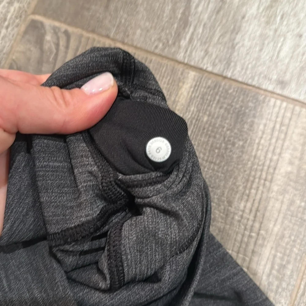 Lululemon Charcoal Gray Leggings size 6 (inseam 28)